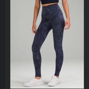 Lululemon Wunder Train High-Rise Tight 28"
Diamond Dye Shade Naval Blue sz 4